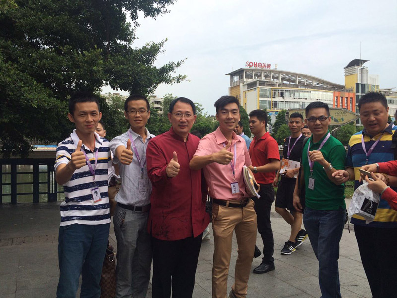 桂之邦參加網(wǎng)絡(luò)營銷課