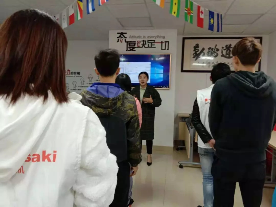 桂之邦早會(huì)、立體化落地，這樣的挖掘機(jī)配件批發(fā)團(tuán)隊(duì)再給我來一打！