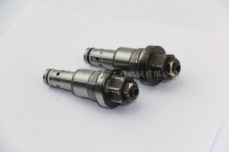 三一235挖掘機(jī)溢流閥